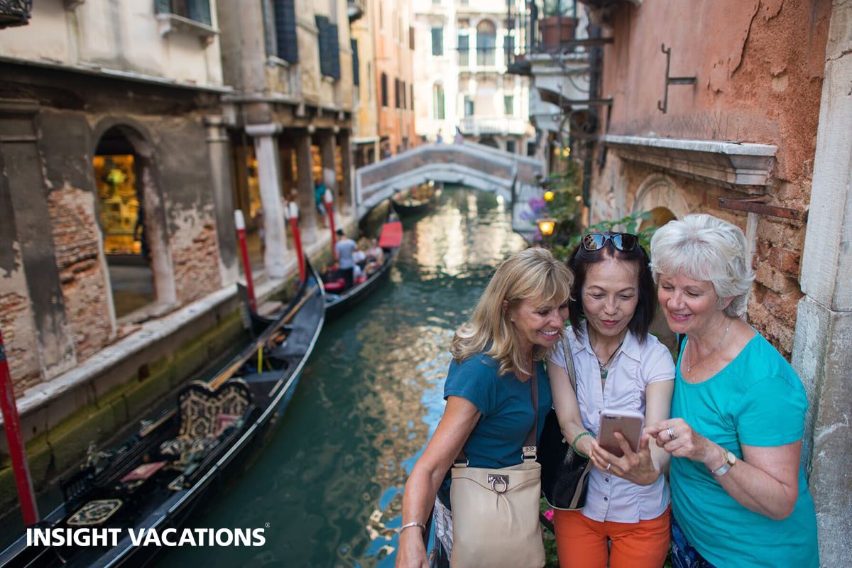 Women by canals in Venice - Insight Vacations