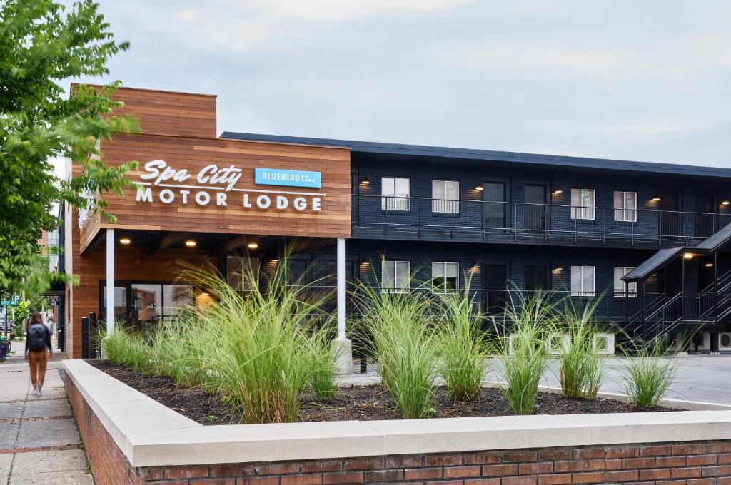 The exterior of the Bluebird Spa City Motor Lodge hotel in Saratoga Springs, New York, a safe place for women to stay.