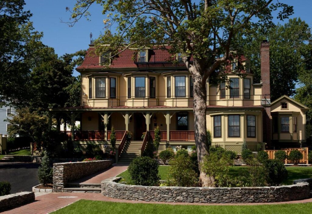 The exterior of The Cliffside Inn by Lark Hotels, a hotel in Newport, Rhode Island and a safe place for women to stay.