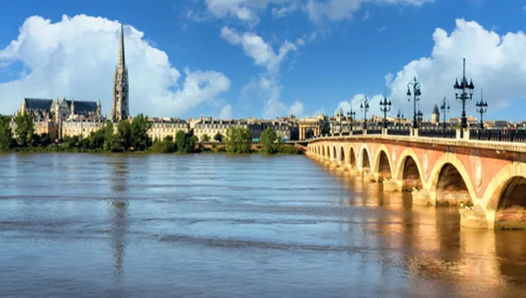 View of Pont De Pierre in Bordeaux - Paris and the Aquitaine Region from Bordeaux to Royan