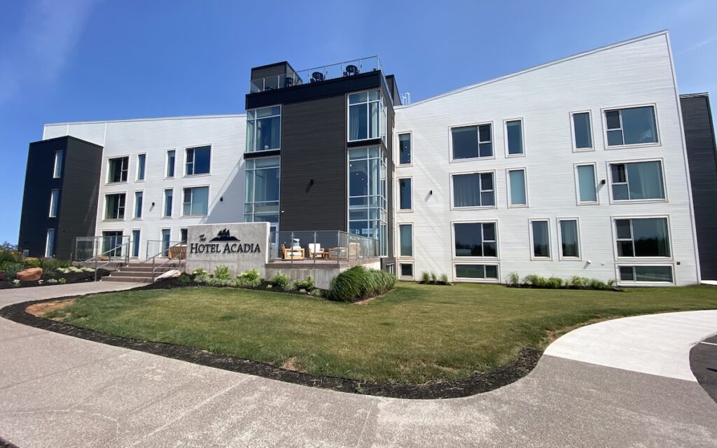 Blackbush Hotel Acadia Exterior