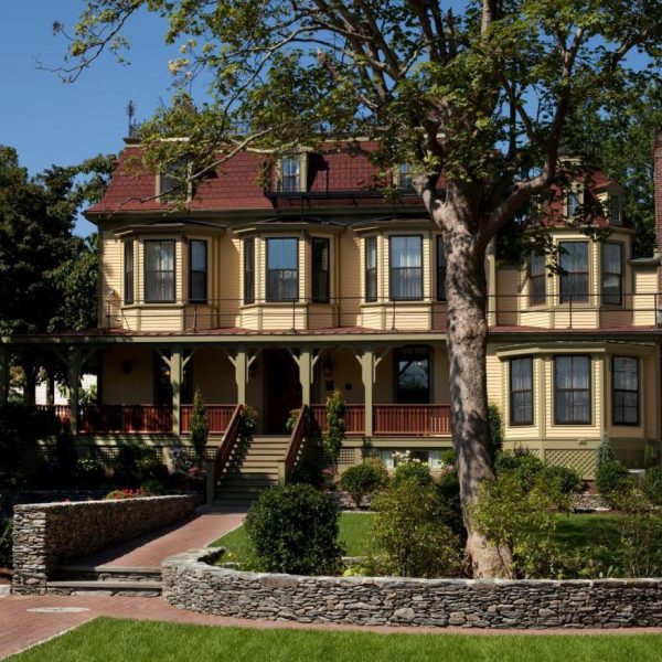 The exterior of The Cliffside Inn by Lark Hotels, a hotel in Newport, Rhode Island and a safe place for women to stay.