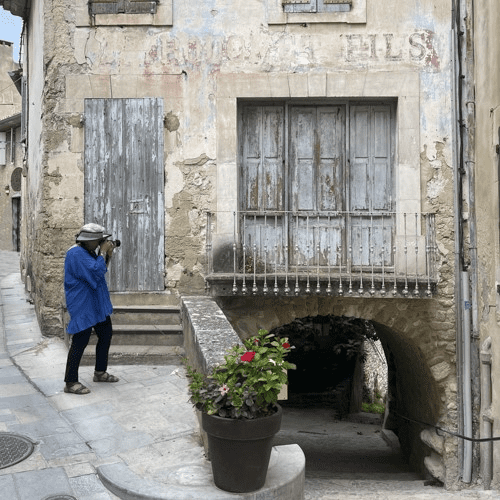 Portrait of a person taking a photo of an old building - Provence Lifestyle and Photography Tours