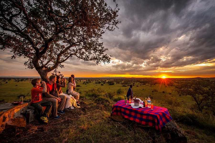 7-DAY-TANZANIA-LUXURY-ADVENTURE-FAMILY-SAFARI-scaled-1